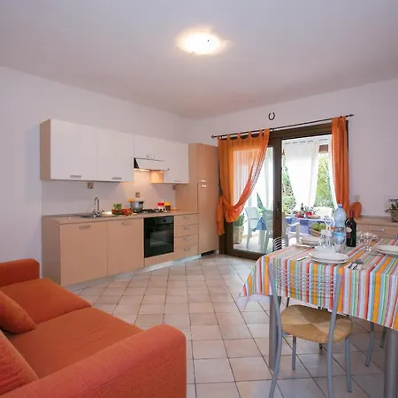 Sleeps 4 Air Con *