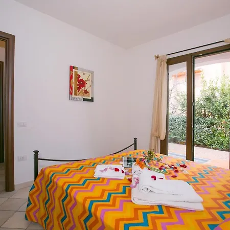 Sleeps 4 Air Con Lejlighed Budoni