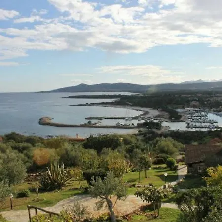 Sleeps 4 Air Con Daire Budoni